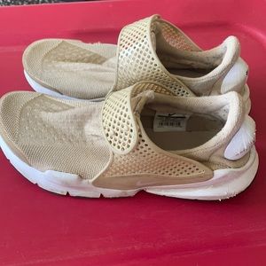 Women’s Nike Sockdart Tan Size 9